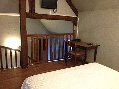 Logis - & Restaurant Saint Nicolas מלון