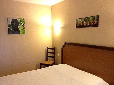 מלון Logis - & Restaurant Saint Nicolas 2*