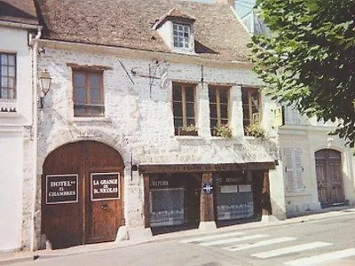 Logis - & Restaurant Saint Nicolas 2* שומון-אן-וקסה