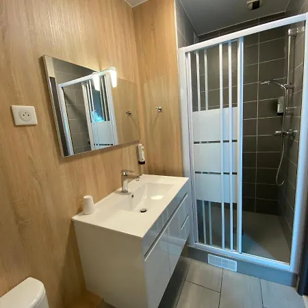 מלון Logis - & Restaurant Saint Nicolas 2*